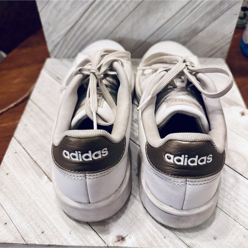 Adidas Advantage White & Gold Accent Sneakers Casual Tennis Shoes size 8 - Picture 3 of 6